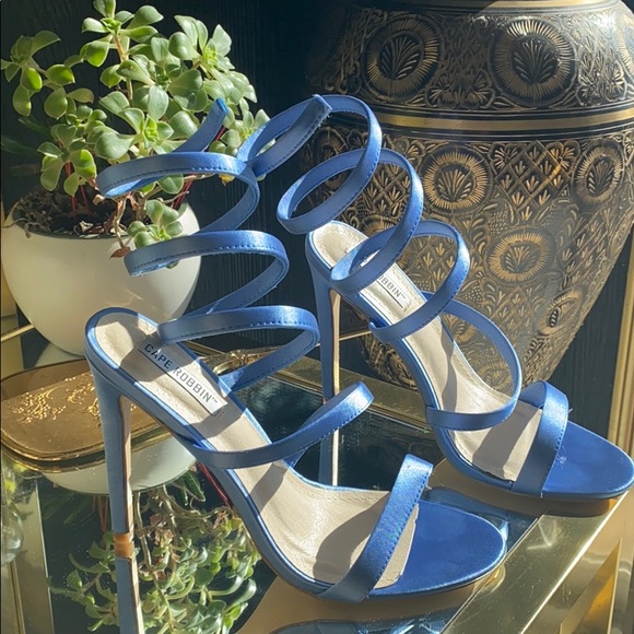 Brand new gorgeous heels 💙 - Picture 1 of 2